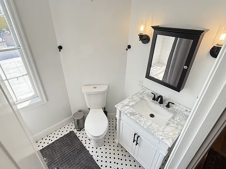 1118 F St NE #3 — Photo 36