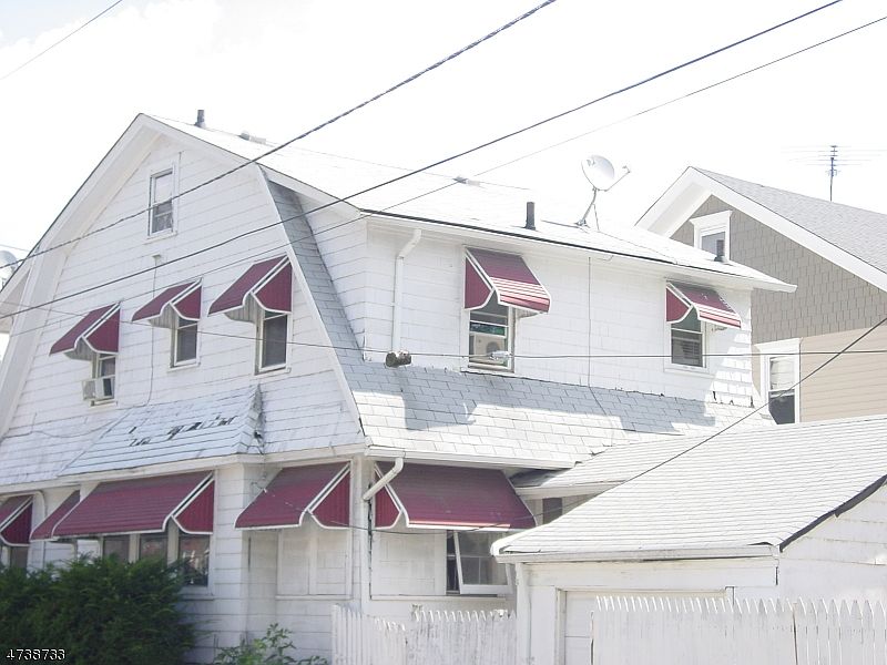 1st image of 872 Lyons Ave