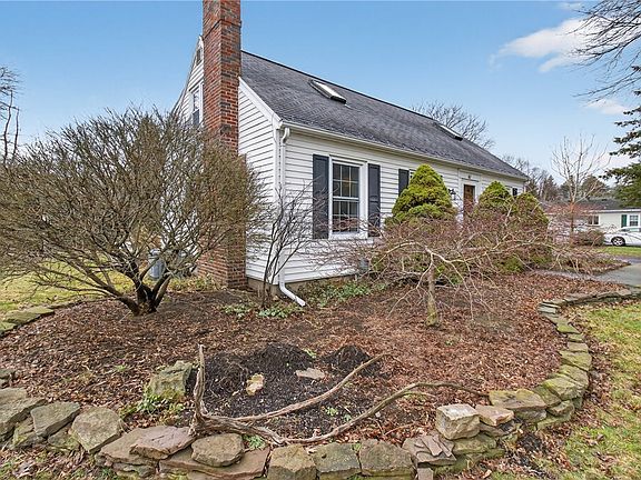 3rd image of 60 Hilltop Rd