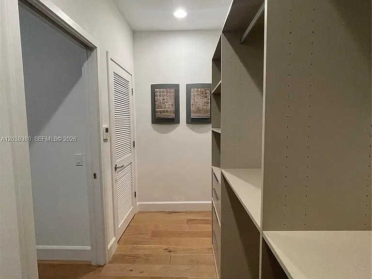 601 NE 27th St #201 — Photo 16