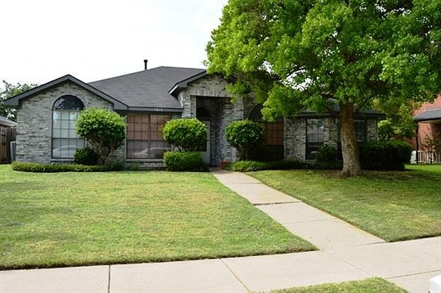 1st image of 1613 Springwood Dr