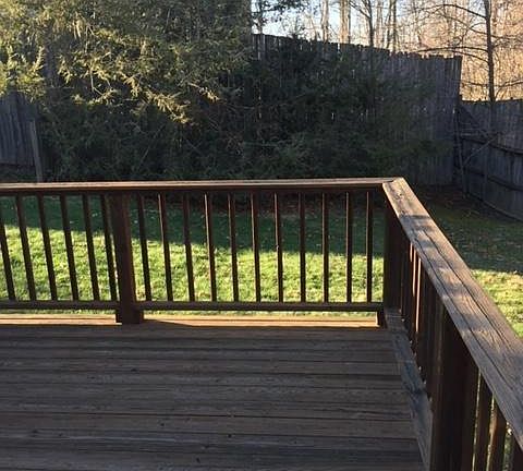 3rd image of 507 Carriage Dr