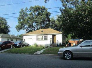 14 N 11th St, Wheatley Heights, NY 11798