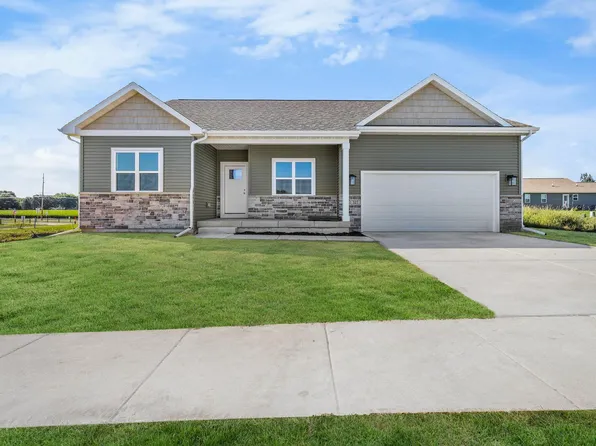 327 Wild Rose Way, Stoughton, WI 53589