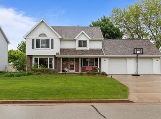 2305 W Twin Willows Dr, Appleton, WI 54914