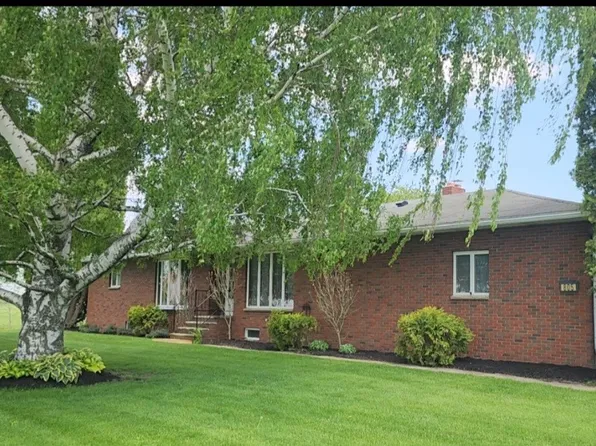 805 Pre Emption Rd, Penn Yan, NY 14527