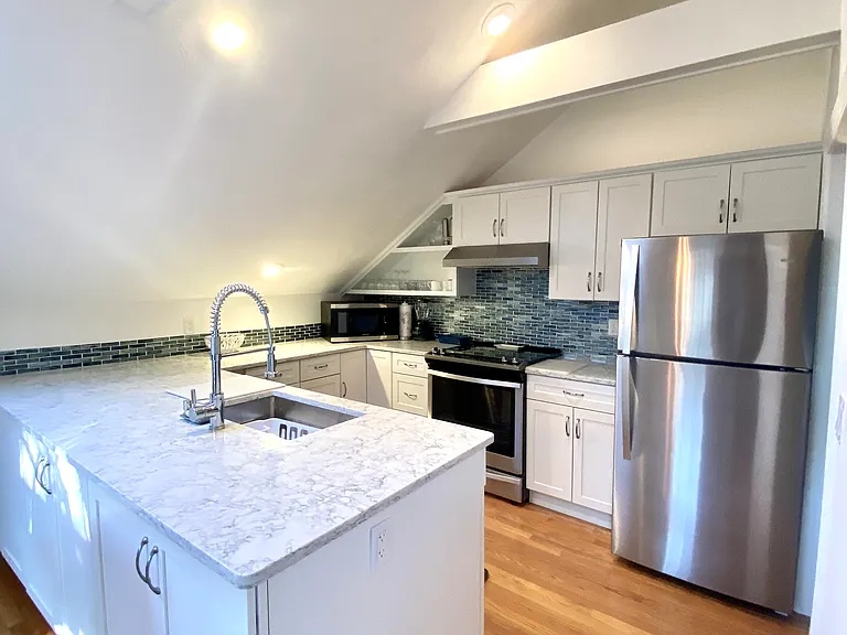 141 Narragansett Ave #3B — Photo 4