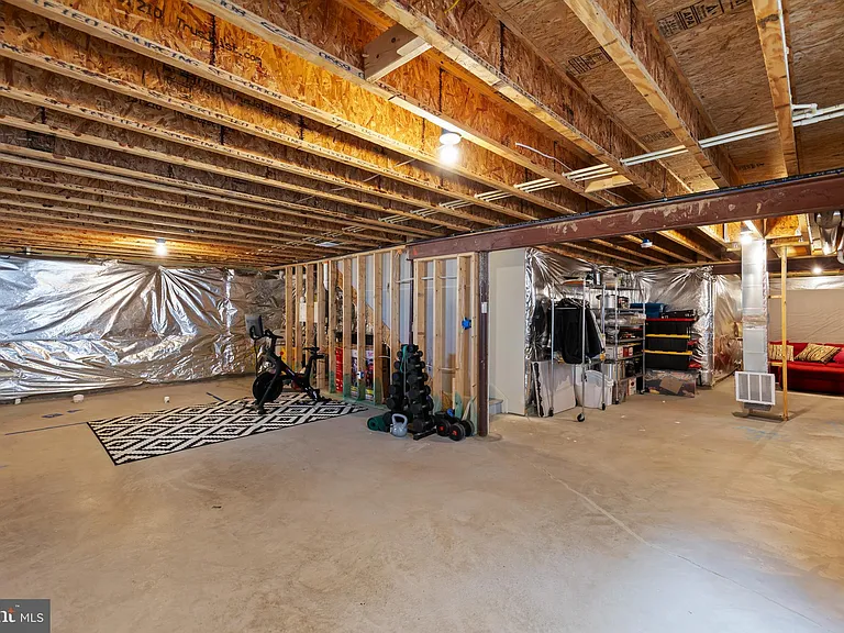 124 Lenore Ln — Photo 32