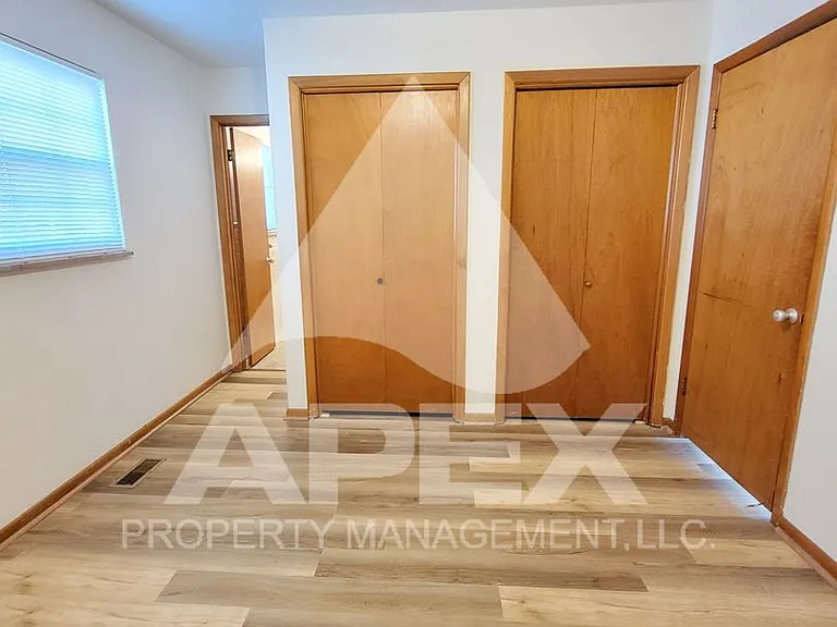 Elmwood Apartments — Photo 12