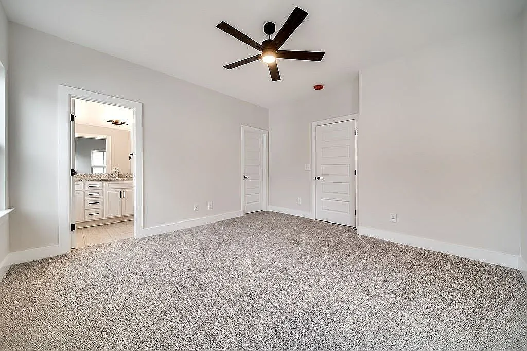 3 Br House with 2.5 baths — Photo 2