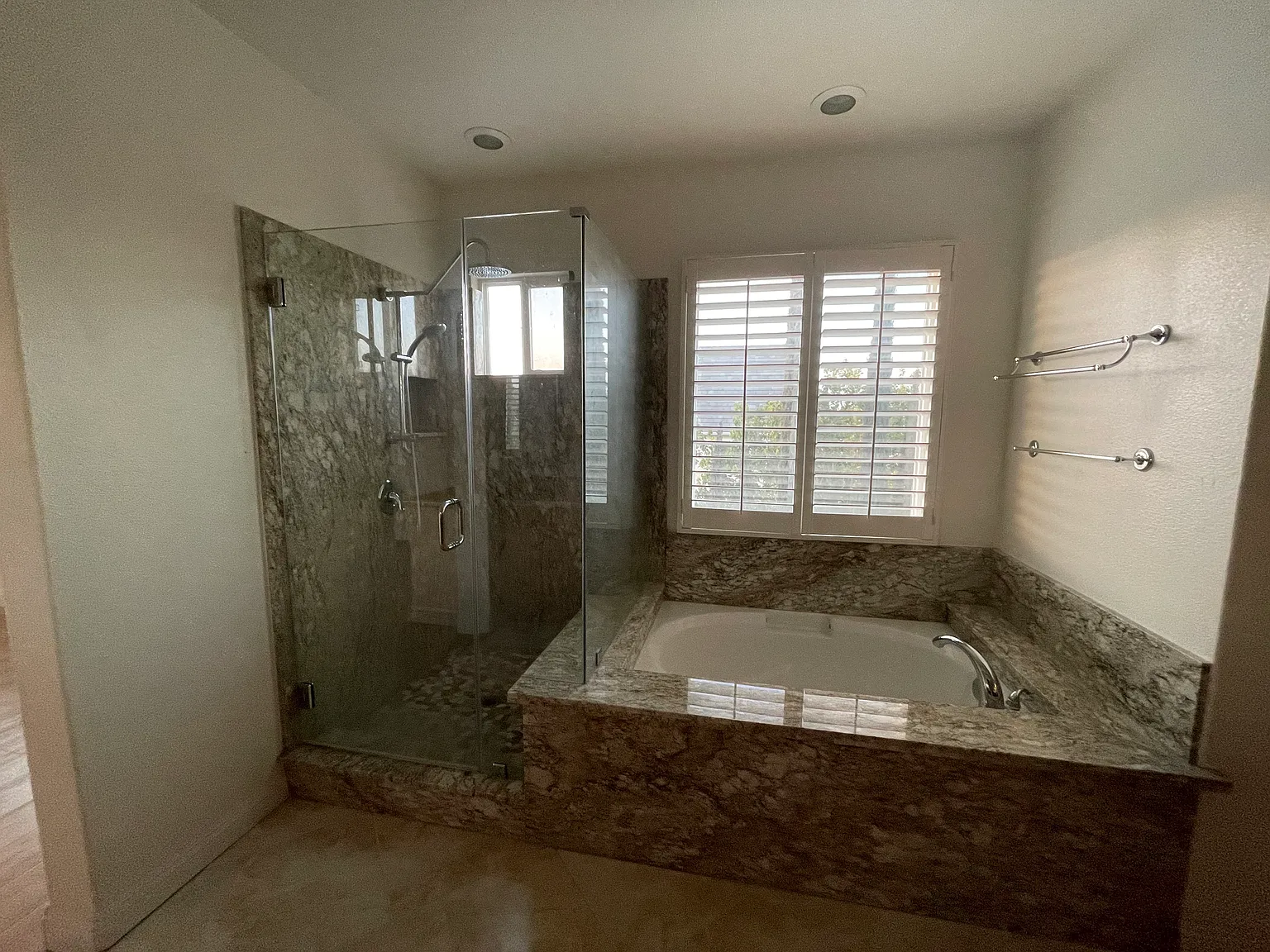 6 bed, 4.5 bath, $1,299 — Photo 3