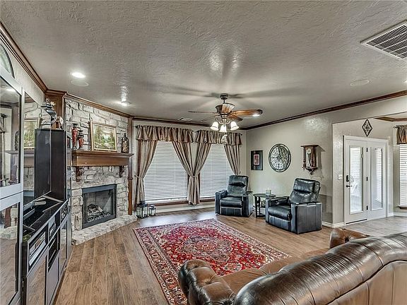 5th image of 1324 S Brayden Dr