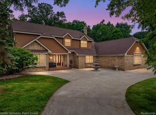 5408 Coral Ridge Dr, Grand Blanc, MI 48439