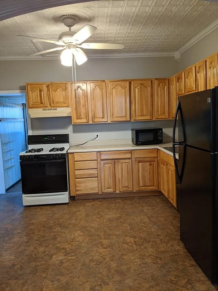 4304 Falls Rd — Photo 3
