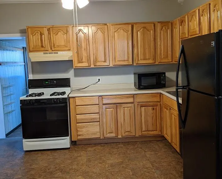 4304 Falls Rd — Photo 3