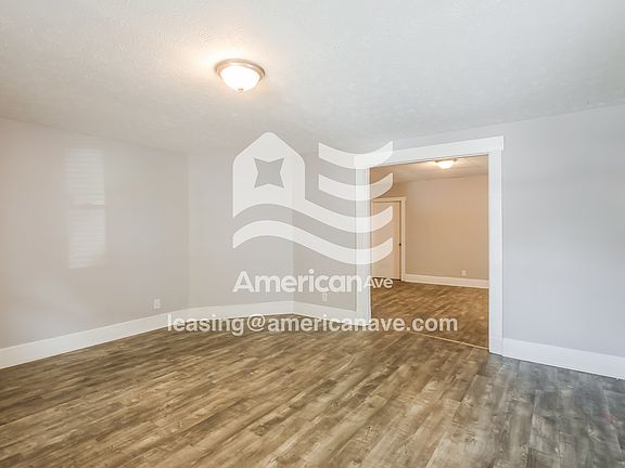 702445_002_living_room_13948663.jpg