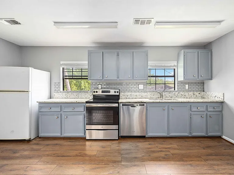 2119 N Austin Ave #C — Photo 8