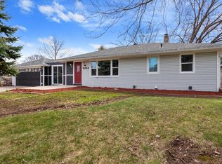 2352 Shoshone Rd, North Saint Paul, MN 55109