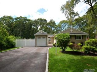 129 Parkway Dr N, Commack, NY 11725