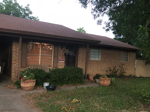2nd image of 1015 N Live Oak St