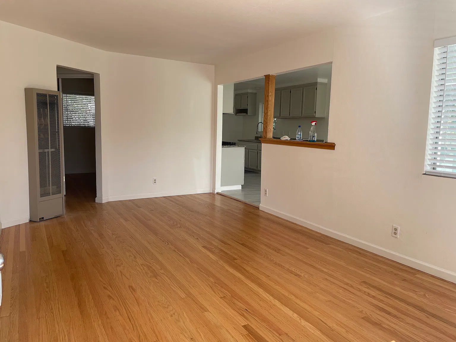 3 bed, 902 sqft, $4,000 — Photo 2