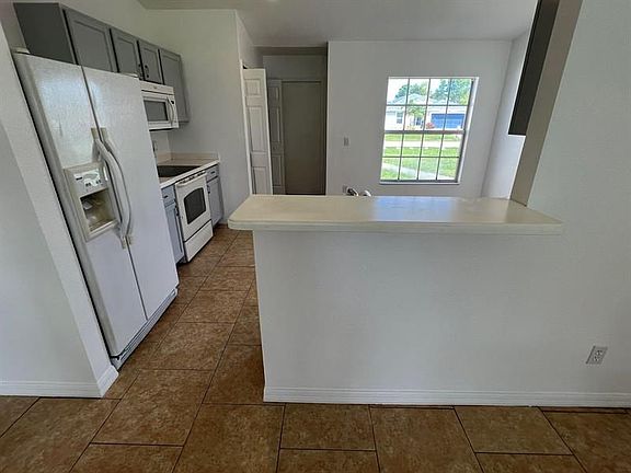 3rd image of 2152 SW Best St