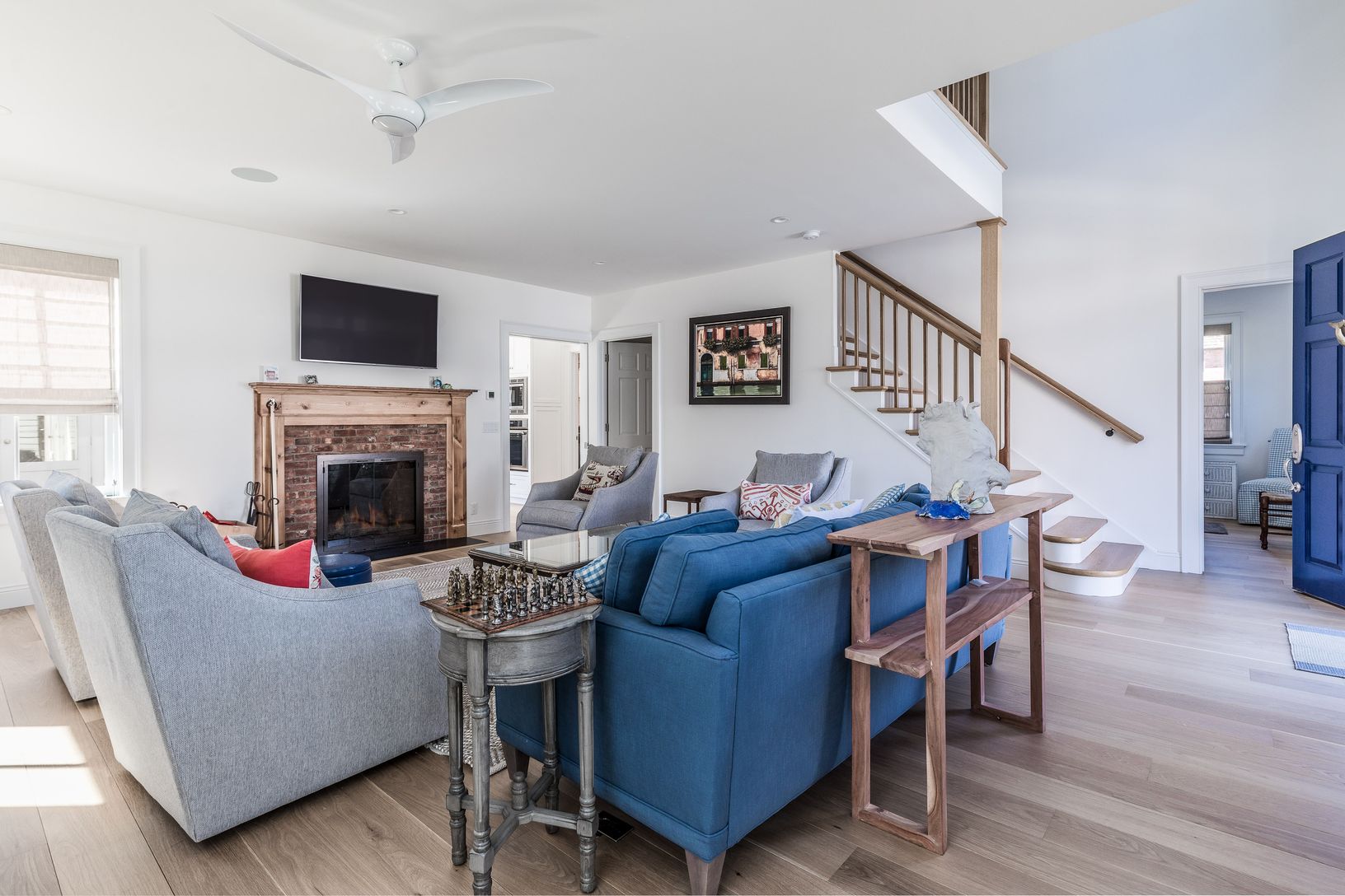  LIVING ROOM WITH FIREPLACE 