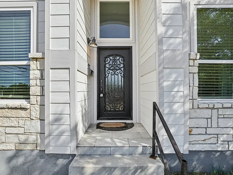 422 N Marlborough Ave — Photo 29