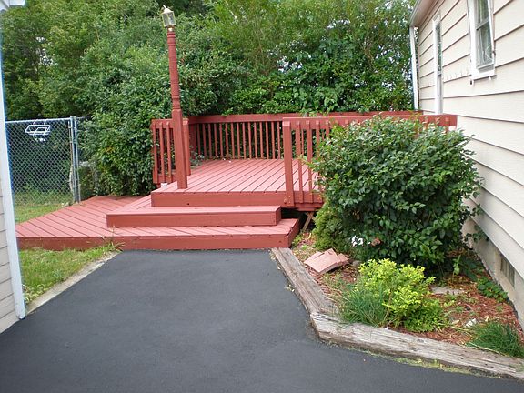 New drive with private deck