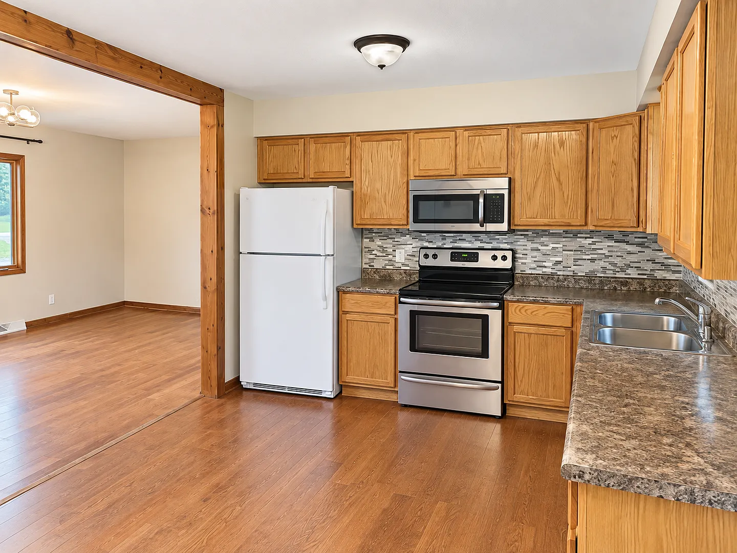 3 Bedroom Ranch Home with Large Fenced in Yard!! — Photo 2