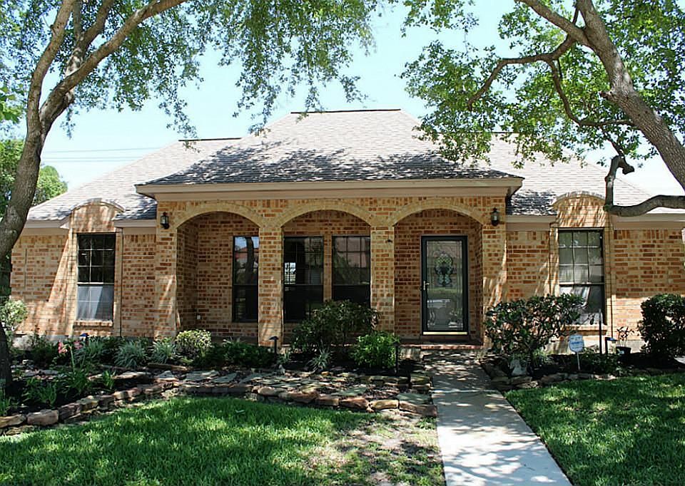 Another view of the front of this home. Lots of natural light with large front windows.