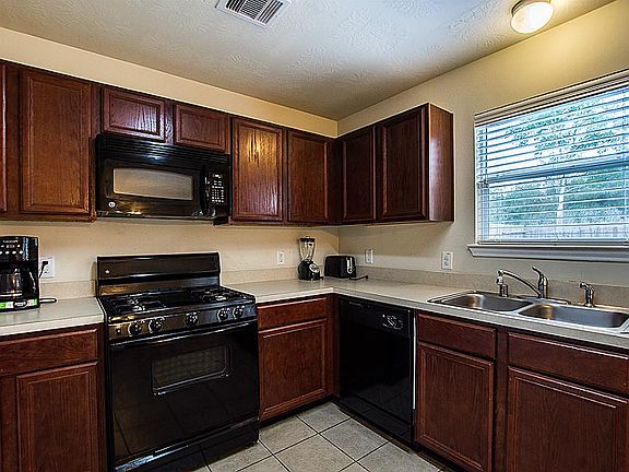 4th image of 22318 Queenbury Hills Dr