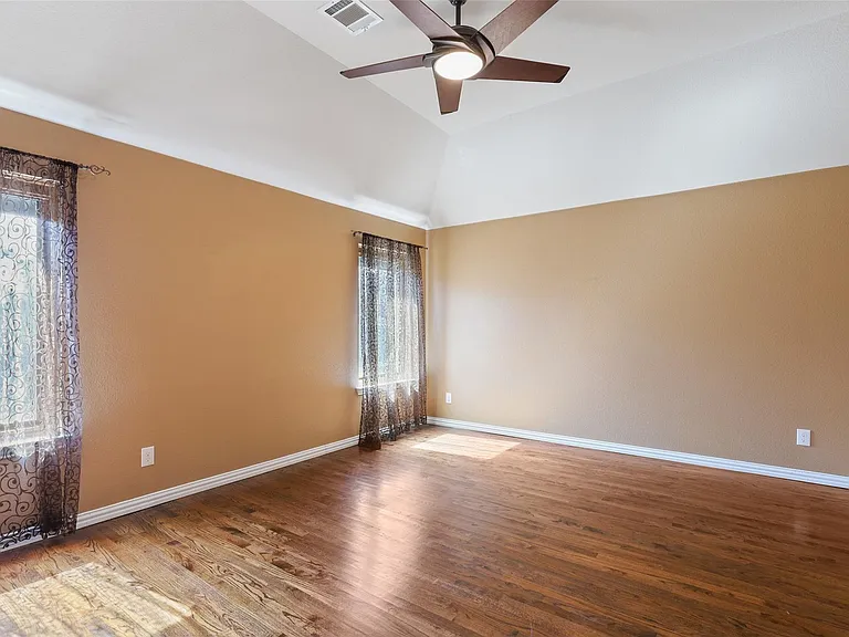 11708 Beach St — Photo 3