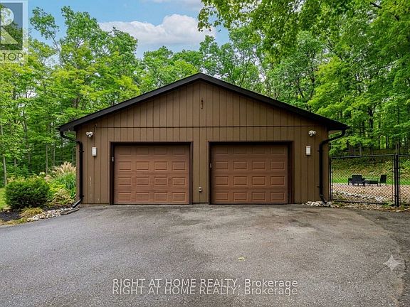 4th image of 11 Woodland Cres