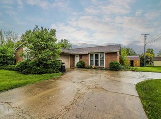 810 Aster Dr, Wapakoneta, OH 45895