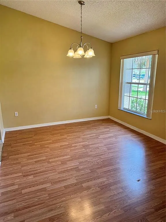 4 bed, 3.0 bath, 1907 sqft, $2,000 — Photo 3