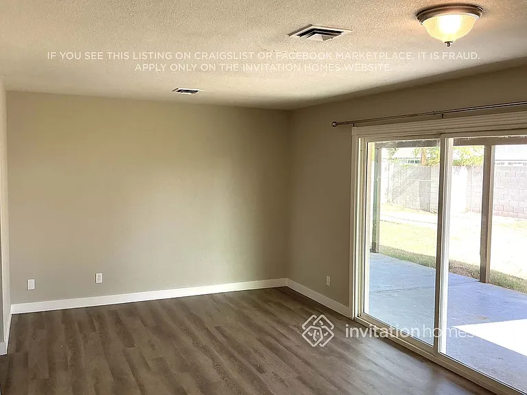 1249 E 8th St — Photo 6