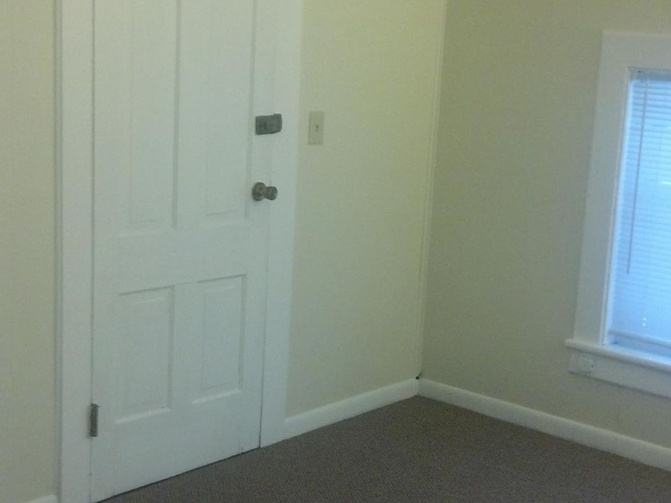 living room/bedroom/entry door