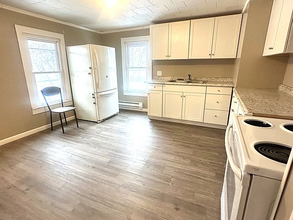 2nd image of 860 Main St #3