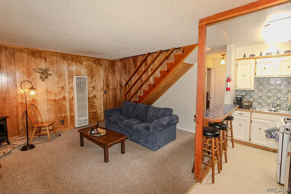 3 bed, 1.0 bath, 840 sqft, $1,700 — Photo 4