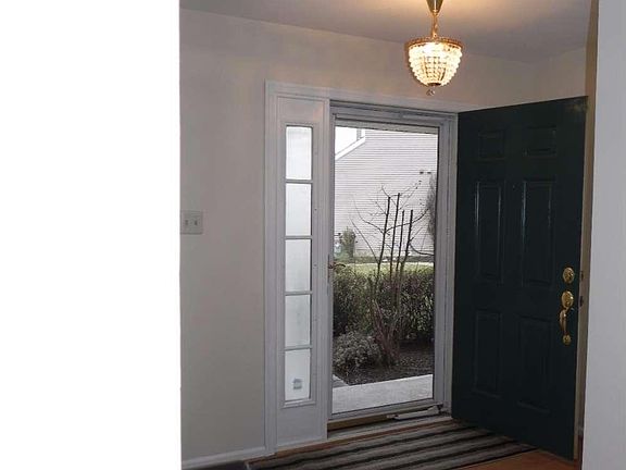 4th image of 35 Camellia Ct