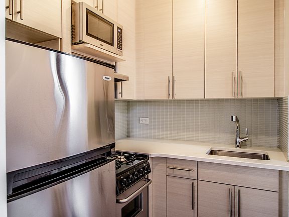 4th image of 4 Park Ave APT 15K