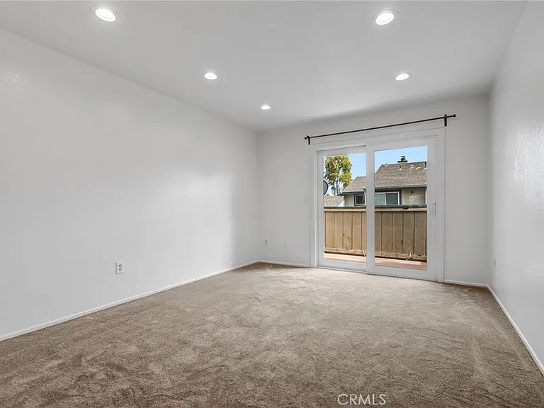 4526 Heil Ave — Photo 15