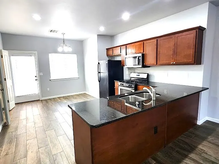 Campbell St Duplex — Photo 6