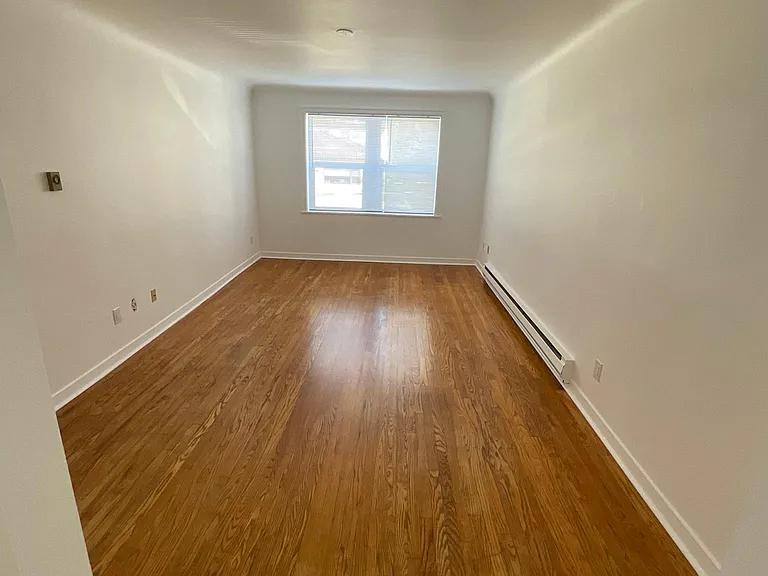 325 Summit Ave E #12 — Photo 3