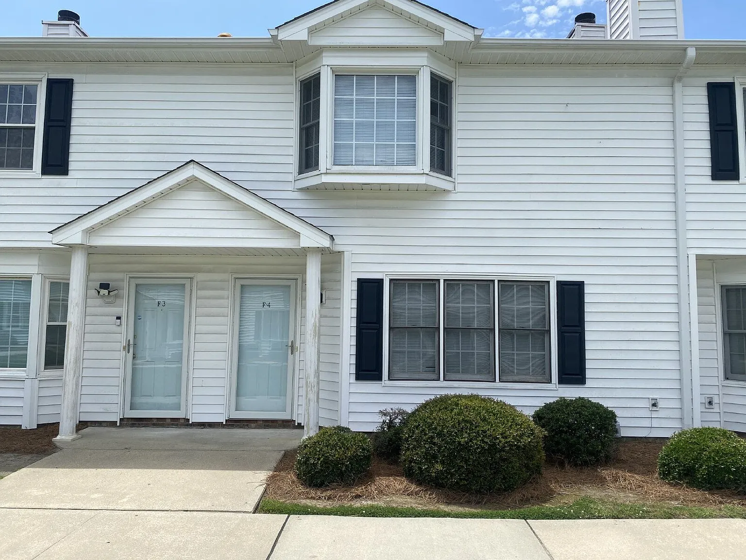 3 bed, 2.5 bath, 1407 sqft, $1,200 — Photo 1
