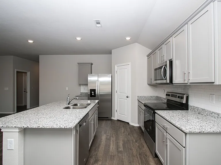 606 Comanche Dr — Photo 7