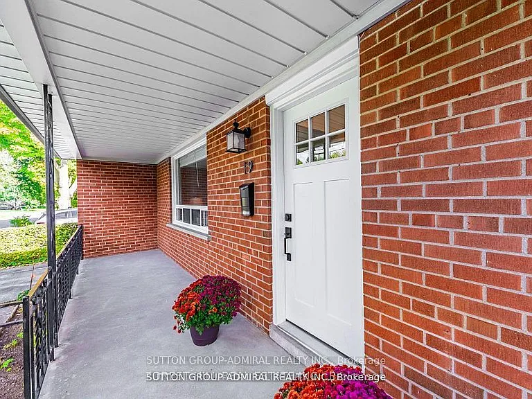 19 Tobruk Cres #MAIN — Photo 3