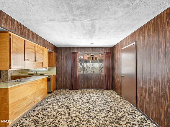 5th image of 1030 E Chalet Pl