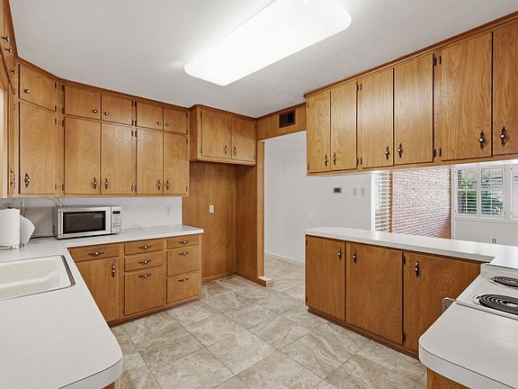 4th image of 512 Helena St